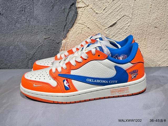 耐克 联名 Nike Dunk Low Lthr Ow 解构绑带滑板鞋 Sb系列经典复古运动鞋。双鞋带系统延续了今年的代表性风格，搭配亮色鞋带，保持了 Dunk