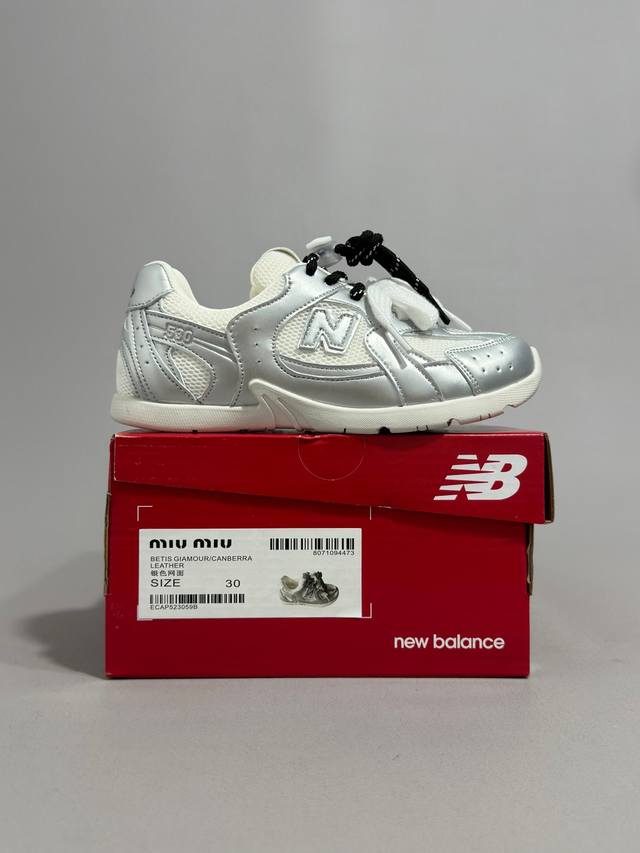 特价 不退换 Miumiu X New Balance 人气联名 意大利奢侈品牌 缪缪联名款低帮经典复古休闲运动慢跑鞋#鞋款采用解构和轻盈的设计，彷旧的布料包覆