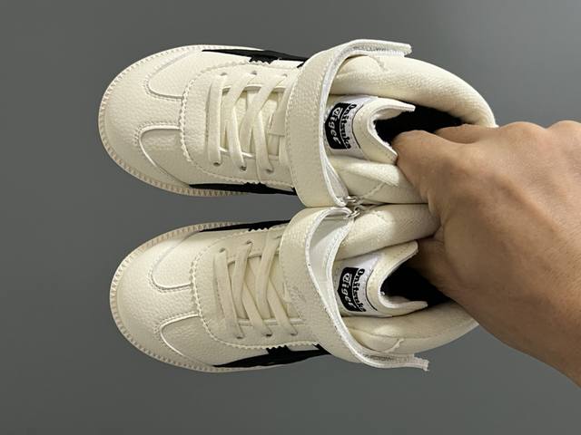 yss新款高帮魔术贴儿童休闲鞋 Size：26-37码 经典亚瑟士系列 优质皮料拼接，质感满满 高帮款式设计，保暖又舒适 魔术贴设计，穿脱超方便