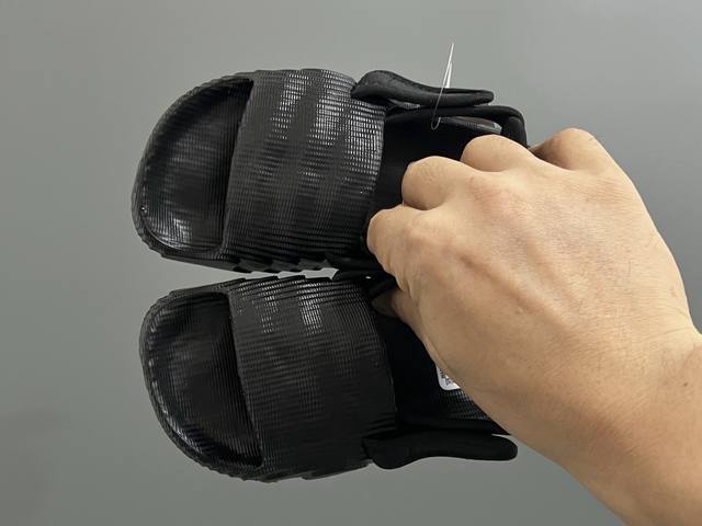 a家新款二代儿童沙滩两穿凉拖鞋 Size：22-35码 一体成型工艺 夏天必备的凉拖鞋 可拆卸后跟，超级实用 纹理质感超赞