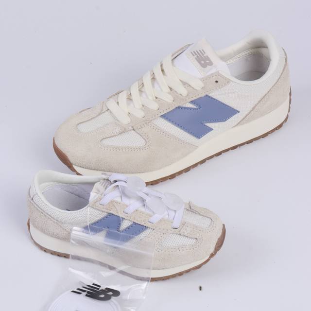童鞋 ，成人鞋 Nb 471亲子鞋童鞋26-35，36-45 翻毛皮猪八材质，采用纤细鞋楦设计，打造出更加贴合日常穿搭的轻盈轮廓，同时通过细节刻画复古韵味。