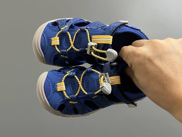 海外版Keen潮牌二代轻便儿童溯溪两穿凉鞋 Size：24-37码 新工厂P新工艺 升级版二代 细节做工超精致 橡胶耐磨防滑大底，脚感超赞 魔术贴设计，方便调节