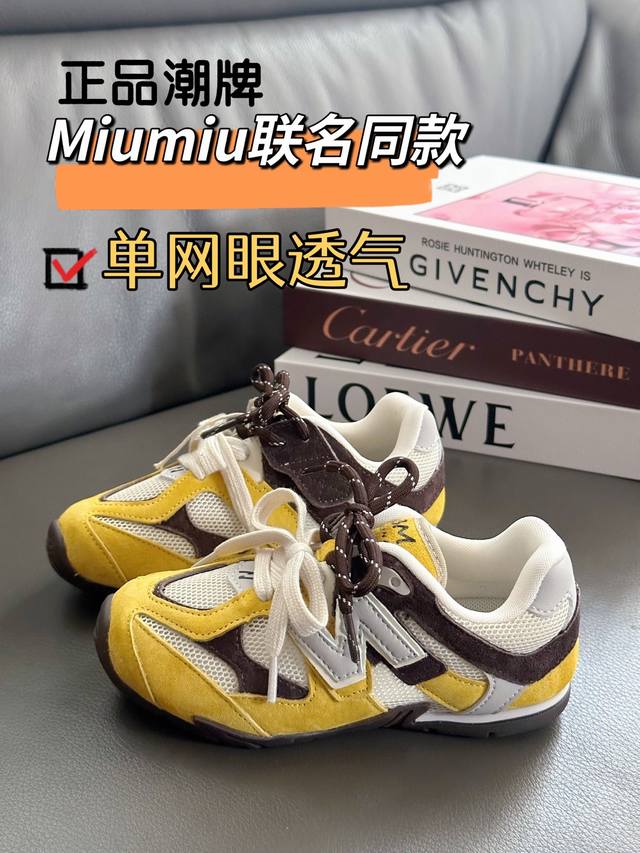 正品潮牌 单网眼Miumiu联名同款28-37 夏天也要潮！超亮眼配色！鞋面采用猪八皮和单网的巧妙结合！鞋子舒适度也很高，穿上它出门游玩走再久也不累脚！