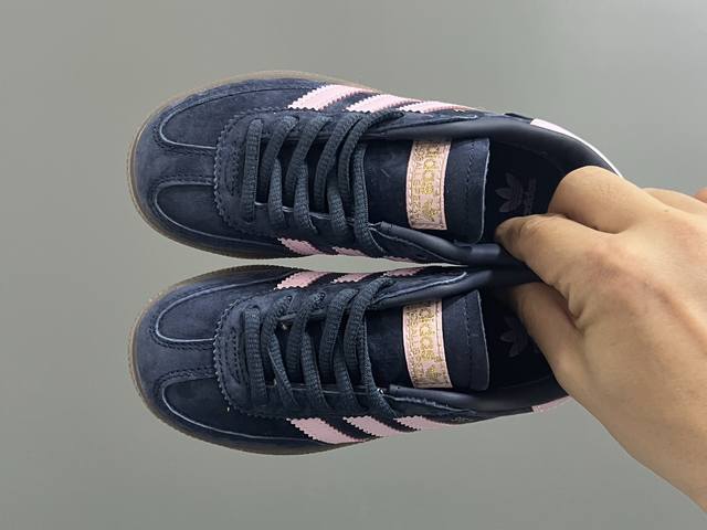 a家新款Handball Spezial儿童手球鞋休闲鞋 Size：24-37码 超百搭的新款德训 优质猪八革面料，质感满分 橡胶耐磨防滑大底，脚感超赞 额外附