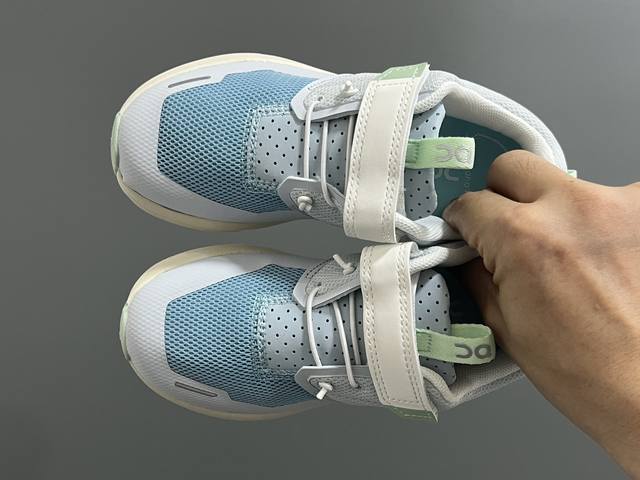 原单版昂跑新款魔术贴松紧带儿童运动鞋 Size：26-37码 小众的昂跑品牌 穿上就会爱上 魔术贴松紧带设计，穿脱超方便 透气舒适鞋面，质感满满 新工厂P新工艺