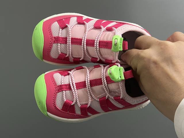 keen潮牌新款Motozoa超轻户外儿童跑鞋 Size：23-37码 户外大佬 Keen系列 高端1:1原版定制，代购一鞋难求 防踢护鞋头设计，透气性网面拼接