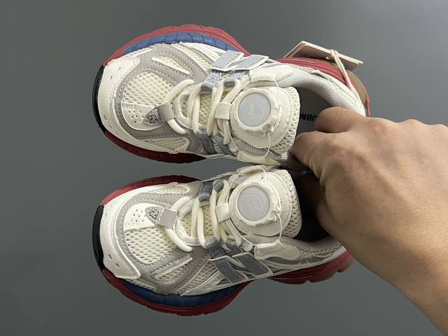 牛B新款 6网面锁扣儿童老爹鞋 Size：28-36码 经典 6老爹款 网面设计，舒适不闷脚 精致锁扣，穿脱便捷 橡胶耐磨防滑大底，脚感超赞