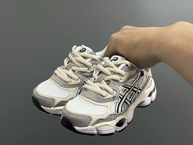 yss新款Gel-Nyc鞋带款儿童运动老爹鞋 Size：26-37码 经典亚瑟士系列 老爹款式设计，百搭又时髦 橡胶耐磨防滑大底，脚感超赞