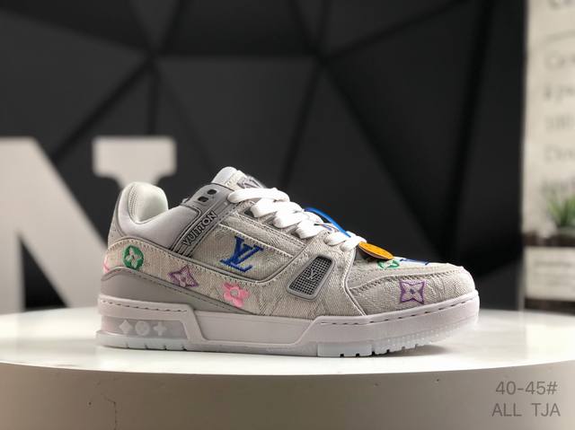 路易威登 Louis Vuitton Lv路易威登板鞋 乘风破浪的姐姐争先种草款,舒适透明底和百搭性霸屏整个时尚娱乐圈 正品1:1套楦复刻 细节调整完美主义 鞋