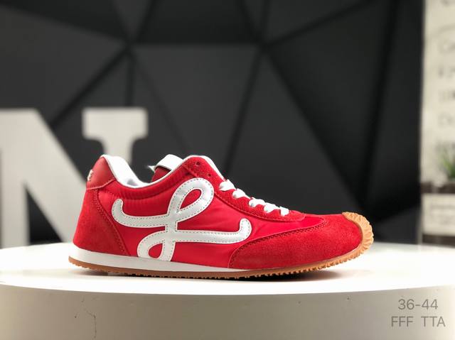 罗意威 Loewe Ballet Runner 2.0 Sneakers 芭蕾舞2.0系列阿甘复古风德训薄底百搭休闲运动鞋 #不对称鞋头设计 袜状内部结构 轻盈