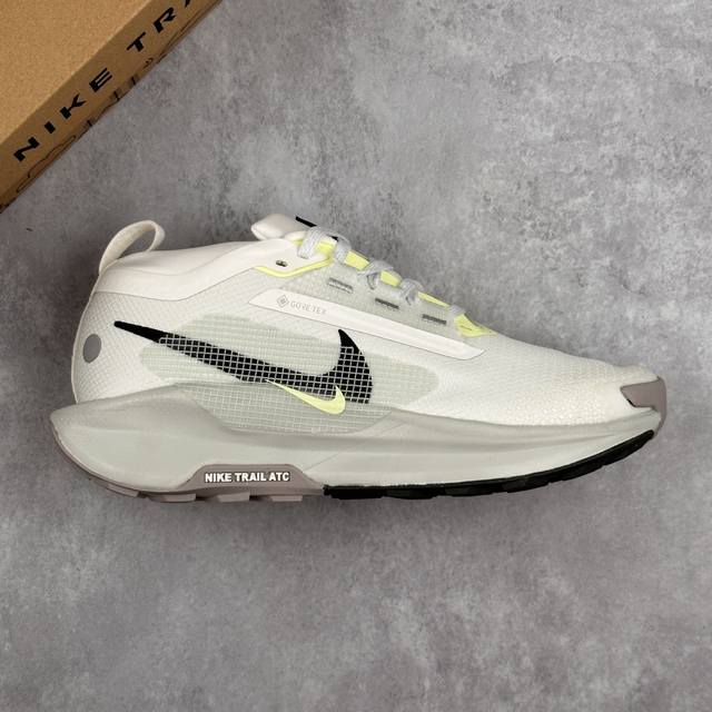 本地 核心私 公司级Nike Reactx pegasus Trail 5 Gtx 越野跑步鞋 登月兼顾迅疾外观和稳固脚感 后跟覆面和中足动态支撑巧妙融合 缔造