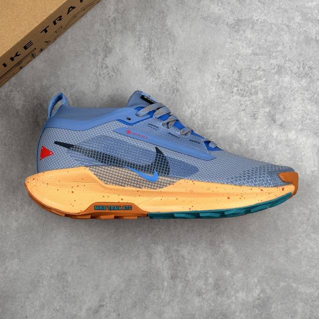 本地 核心私 公司级Nike Reactx pegasus Trail 5 Gtx 越野跑步鞋 登月兼顾迅疾外观和稳固脚感 后跟覆面和中足动态支撑巧妙融合 缔造