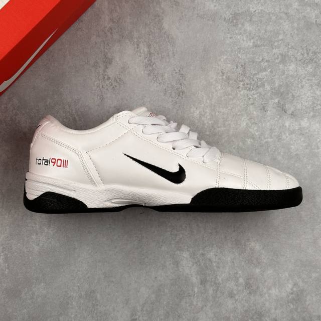 本地 核心私 nike Total T90 Sp Manchester United 时尚舒适 防滑耐磨 足球鞋 诞生于千禧年初的 Nike Total 90