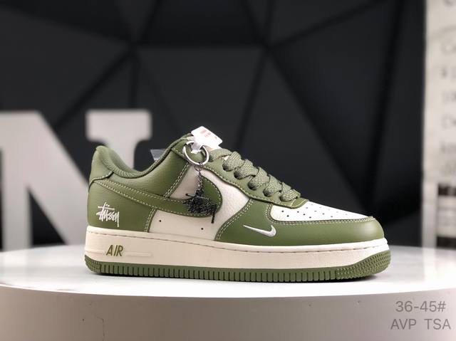耐克 Nike Air Force 1 07空军一号低帮百搭休闲运动板鞋 柔软 弹性十足的缓震性能和出色的中底设计 横跨复古与现代的外型结合 造就出风靡全球三十