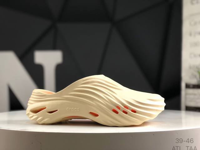 卡洛驰Crocs 拖鞋 半拖 经典明星款 大厂出品 私模研发 纯原用料 细节满分 质感无敌 脚感惬意舒适软硬适中 高度2公分 风格可盐可甜 室内外同杀 无懈百搭