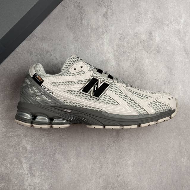 本地 核心私 nb新百伦New Balance M1906R 系列复古老爹风休闲运动慢跑鞋 采用轻质牛剖革拼接透气网眼衬垫织物鞋面材质#T-Beam大底提供足步