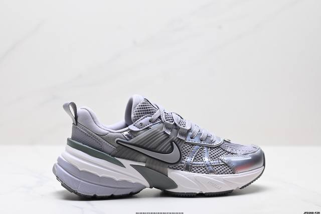 公司级耐克Nike V2K Run跑步鞋复古风潮 网面透气运动鞋 灰银紧致的鞋面材质提供良好的包裹性鞋侧 Swoosh以及鞋头部分搭配增添不少亮点的镀铬细节鞋垫