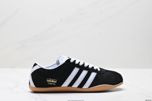 公司级Adida阿迪达斯Tokyo pack舒适百搭经典休闲运动鞋 此次为Tokyo系列带来三双全新配色 清爽蓝色绒面搭载白色皮革三条纹 增添了复古干净的印象