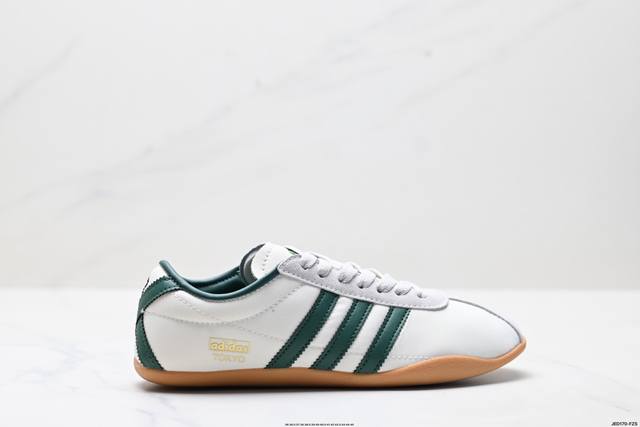 公司级Adida阿迪达斯Tokyo pack舒适百搭经典休闲运动鞋 此次为Tokyo系列带来三双全新配色 清爽蓝色绒面搭载白色皮革三条纹 增添了复古干净的印象