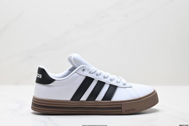 真标Adidas Daily 4.0 阿迪达斯 舒适百搭 低帮 板鞋 融合了复古与现代风格 简约而富有质感 整体线条流畅 轮廓分明 尽显时尚气息 鞋身采用经典的