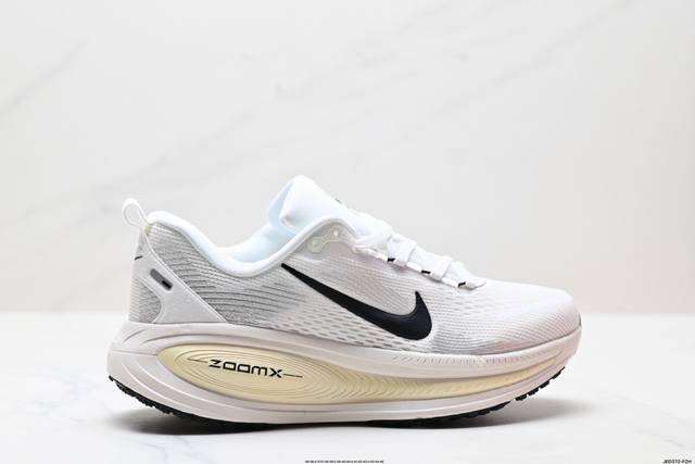 公司级Nike Vomero 18 耐克 舒适减震防滑 低帮跑步鞋 全掌Reactx泡绵中底 前掌和后跟还配备了Air Zoom气垫单元 据说跑起来更快更舒适哦