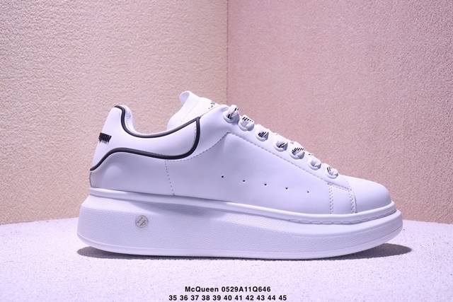 福利特价海外指定版本 独特礼盒包装 Alexander Mcqueen 亚历山大麦昆松糕鞋厚底增高小白鞋 进口丝绸亚光原版正品 水染羊皮内里 牛皮垫脚 回弹度到