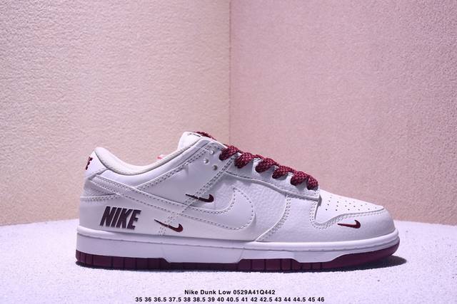耐克 Nike Dunk Low 三勾 此款鞋采用近几年比较流行的版型设计 外观时尚大气 鞋底采用耐磨的材质 穿上它 让您在平时生活和工作中都会感觉到舒适的体验