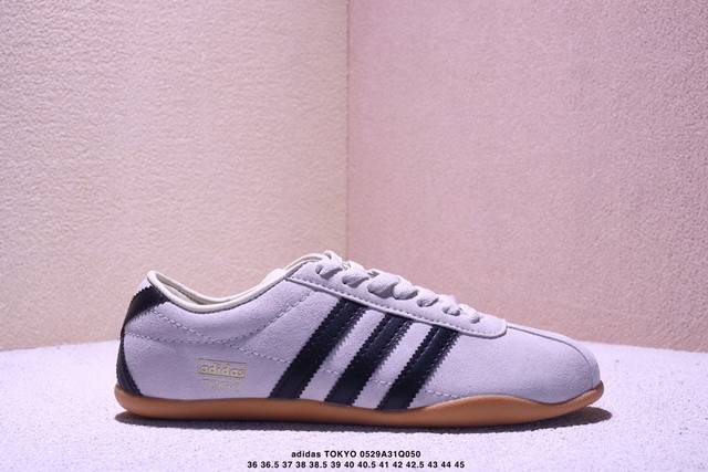 adidas Tokyo W三叶草休闲防滑耐磨低帮板鞋 鞋头出色设计 塑就出众贴合感 稳固的后跟贴合足部曲线设计 软弹舒适 不易磨脚 橡胶鞋底配合防滑纹路设计