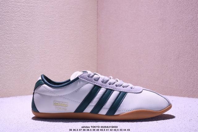 adidas Tokyo W三叶草休闲防滑耐磨低帮板鞋 鞋头出色设计 塑就出众贴合感 稳固的后跟贴合足部曲线设计 软弹舒适 不易磨脚 橡胶鞋底配合防滑纹路设计