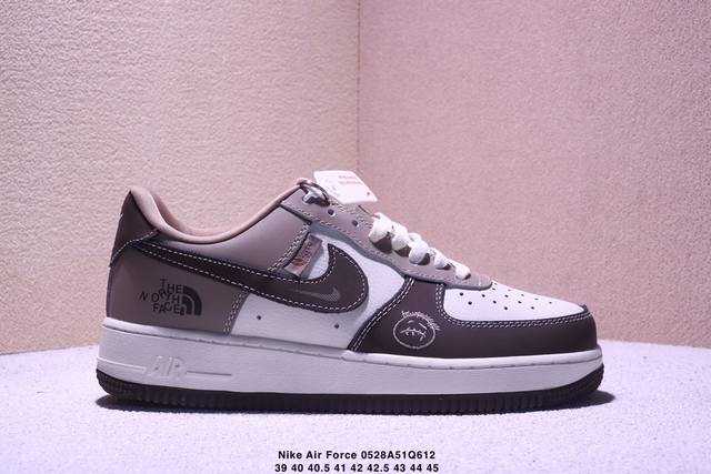 公司级耐克Nike Air Force 1 07空军一号低帮百搭休闲运动板鞋 柔软 弹性十足的缓震性能和出色的中底设计 横跨复古与现代的外型结合 造就出风靡全球