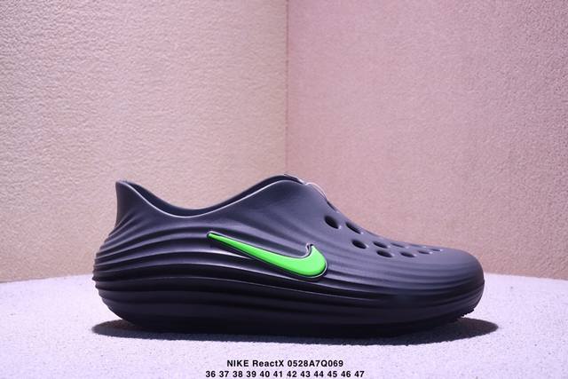 简介 耐克 Nike Reactx Rejuven8 沙滩鞋 柔软回弹耐磨透气凉拖鞋 25夏季新款轻便透气洞洞鞋外穿休闲运动鞋 Hv5060-002 采用质感柔