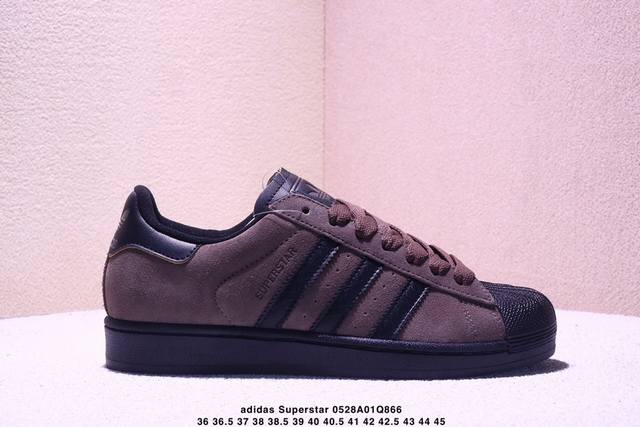 ad Originals Superstar 经典复古贝壳头板鞋 If1585 诞生于1969年 是第一双将全皮面鞋 身与橡胶鞋头结合在一起的低帮篮球鞋 Sup