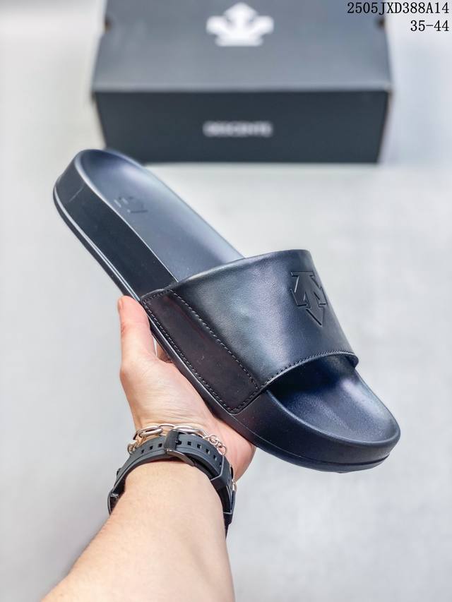 新品 迪桑特Descente Modern Style 柔软舒适休闲 防滑防磨一字拖鞋 黑色舒适 简约百搭 材料非常的软弹 夏日必备 很凉快 纯黑的鞋身很酷 光
