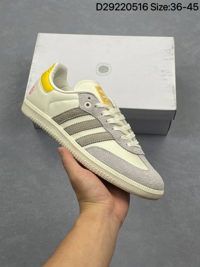 adidas Originals Samba Og阿迪达斯三叶草休闲鞋男鞋女鞋蛇年限定款新年款经典运动鞋德训鞋 以白色为主 鞋头采用浅灰色麂皮呈现 后跟鞋舌标签