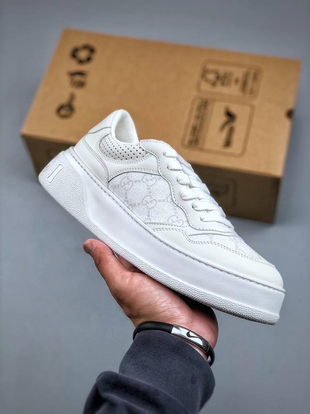 G gucci Screener Gg High-Top Sneaker古驰饼干鞋 运动休闲鞋系列 全套专柜包装物及配件 这款运动鞋采用厚底结构 巧妙运用外观设