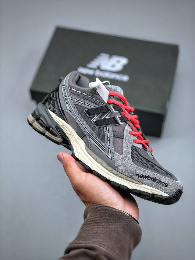New Balance M1906系列复古单品宝藏老爹鞋款 复古元素叠加 质感超级棒 楦版型材料细节做工精细 作为Nb最经典的档案鞋型之一 与 2一样 1906