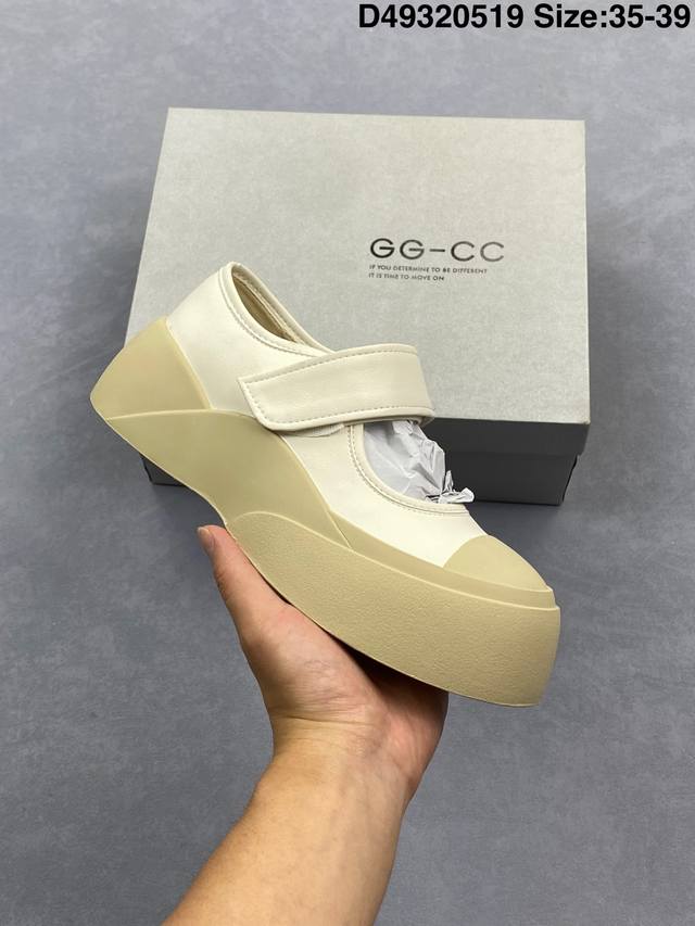 公司级 Gg Cc 女鞋 商务皮鞋 经典休闲运动鞋奢侈品百搭高跟鞋 粗跟 方跟 时尚皮鞋 公主鞋 在今年仍然很受欢迎 不挑衣服穿 也不挑包 随便搭 它穿上脚超级