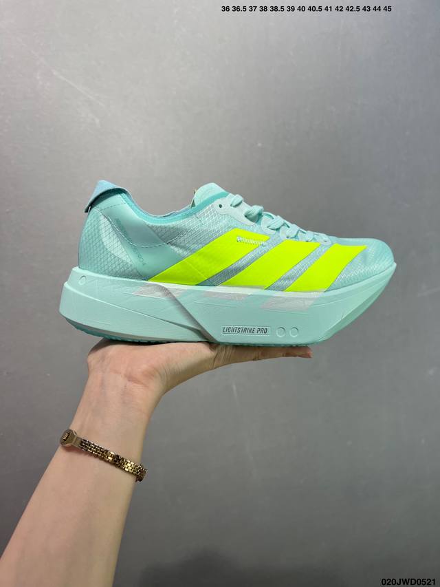 公司级Adidas Adizero Evo Sl M 阿迪超轻透气缓震跑鞋 整体外观造型与Adizero Adios pro Evo 1非常相似 中底配置方面搭