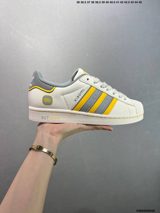公司级Ad Originals Superstar 经典复古贝壳头板鞋 Jp9310 诞生于1969年 是第一双将全皮面鞋 身与橡胶鞋头结合在一起的低帮篮球鞋