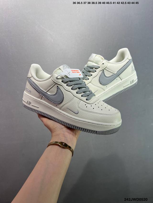公司级Burbrrry X Air Force 1 Low 米白灰 原楦头原纸板 打造纯正空军版型 #专注外贸渠道 全掌内置蜂窝气垫 #原盒配件 原厂中底钢印