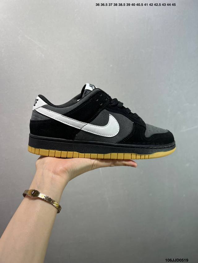 nike Dunk Sb Low 全新配色 定制Dunk Sb顾名思义 具有经典的Dunk血缘 又注入了更多的时尚元素 相较于普通的Dunk滑板鞋 改良版的Du