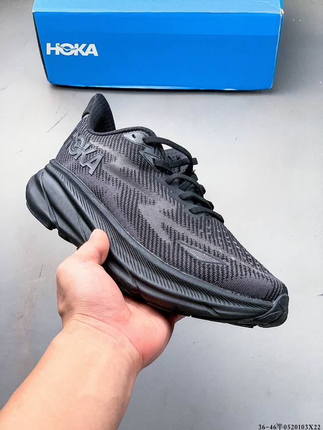 集图 hoka One One 克利夫顿9 轻量级缓震跑步鞋 鞋款延续克利夫顿的最佳品质 继续呈现极致柔软和超凡轻盈的完美组合 全新的鞋面加大透气网孔 提升后跟