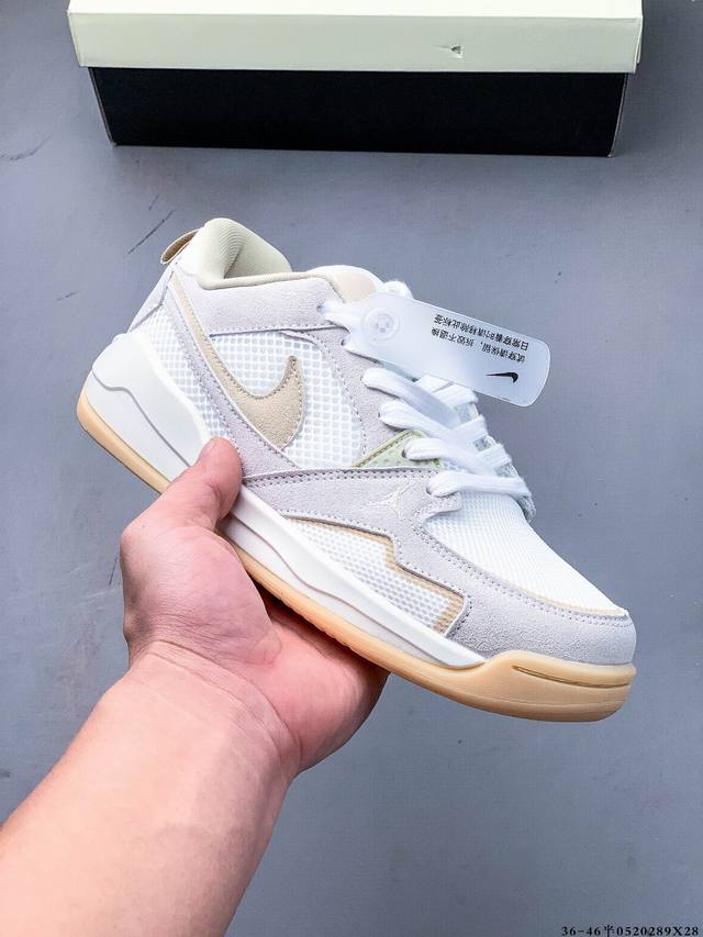 公司级 Nike Air Jordan Cmft Era 新款透气百搭休闲鞋 jordan Cmft Era 聚焦于日常舒适体验 采用低帮轮廓 搭配网眼与麂皮材