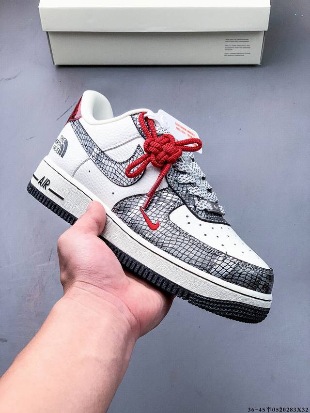 原楦数据纸版 采用硬质优质皮革鞋面材质 内置全掌Air Sole气垫 耐克 Nike Air Force 1 Low 空军一号低帮百搭休闲运动板鞋 052028