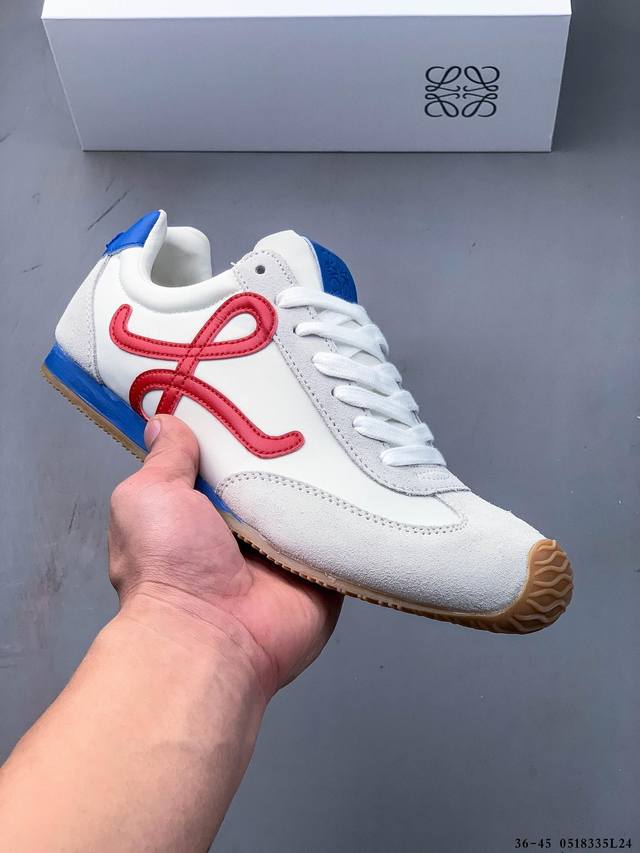 loewe罗意威 Ballet Runner 2.0小牛皮 圆头系带 低帮 生活休闲鞋 罗意威全新版大头运动鞋Ballet Runner2.0 以其独特的设计和