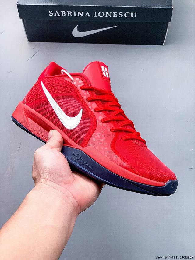 nike Sabrina 2 Colour Vision Ep 耐克 低帮 篮球鞋 - 外观时尚 鞋身设计与科比5代相似 带有珠光炫彩效果的钩子 精致美观 紫黑