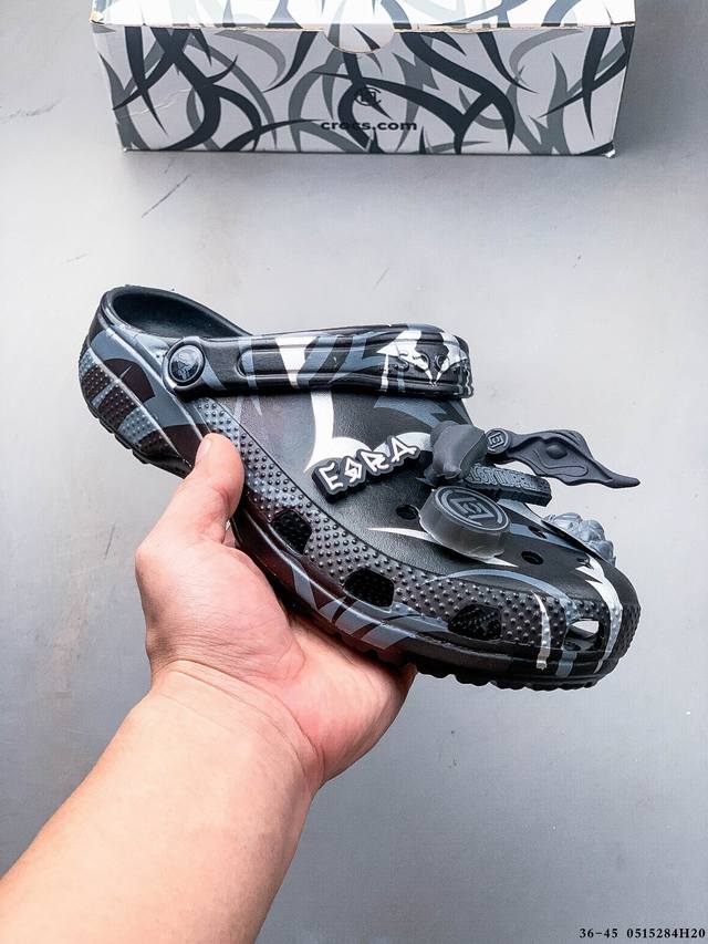 clot X Crocs Classic Clog卡骆驰休闲沙滩洞洞拖鞋凉鞋 超轻Croslite专利材料打造 鞋面更加耐用易清洗 该鞋款轻盈舒适 051528