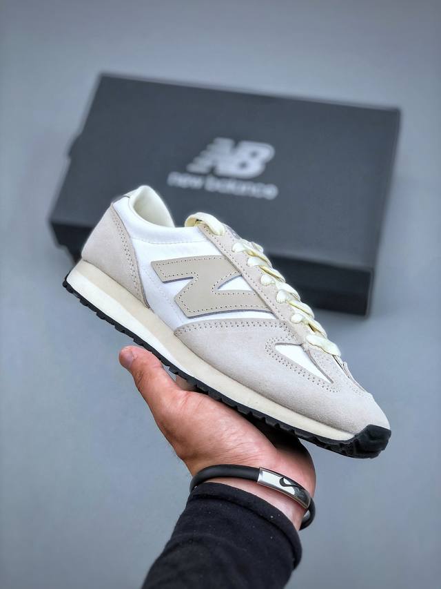 New Balance Nb471 经典复古时髦 休闲跑步鞋 完美平衡了复古腔调与现代舒适 这双承载着时空对话的跑鞋 正在用毫米级的细节革新 书写复古运动鞋的新