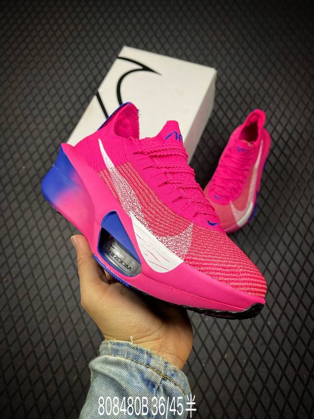 B nk Air Zoom Alphafly Next% 3 减震马拉松跑步鞋 内置真碳 首次通过一体式鞋底 替代了后跟和前足分离的设计 让双脚落地过渡更顺畅稳