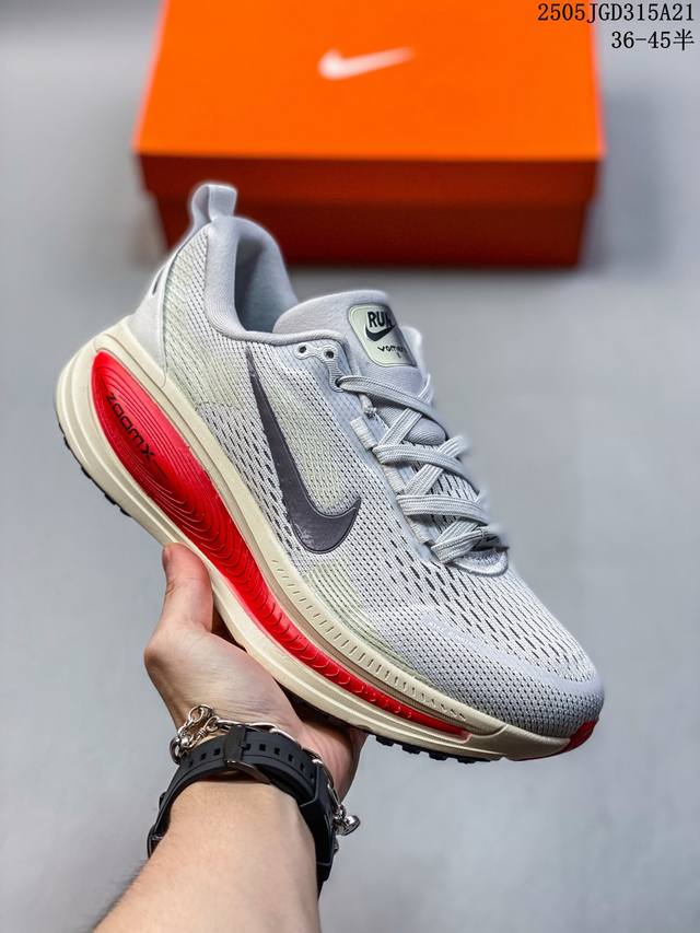 nike 耐克 佛莫罗18代系列 升级原楦原数据开发纸版 采用科技织法轻盈织物合成鞋面材质 足底搭载 Zoomx 缓震配置 Cushlon 3.0混合泡棉中底缓
